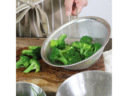 Sori Yanagi colanders with handle SORI YANAGI UTENSILS