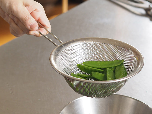 Sori Yanagi colanders with handle SORI YANAGI UTENSILS